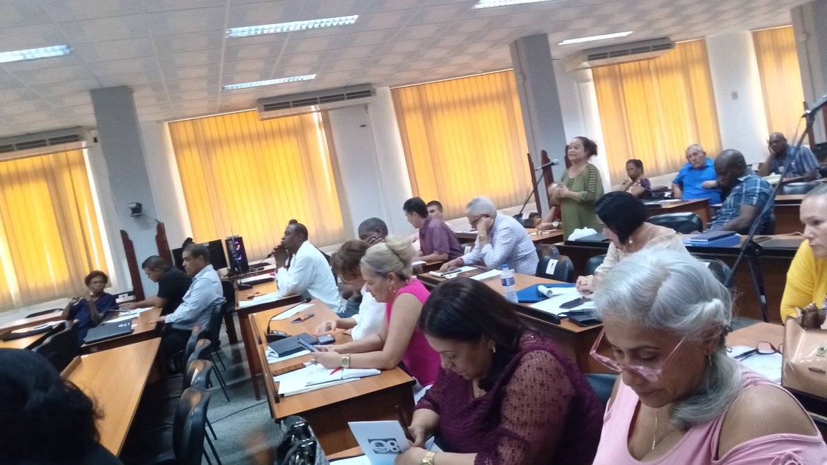 UlisesGuilarte's tweet photo. Con la participación de los S/G de Sind. Nac. y CTC Prov., el Sec. Nac. de @CubaCentral examinó el negativo impacto en el poder adquisitivo de salarios y pensiones ante la inflación y el crecimiento del IPC que acumula el desempeño de la economía de #Cuba🇨🇺. #PorCubaJuntosCreamos https://t.co/yFzzTeMlLh