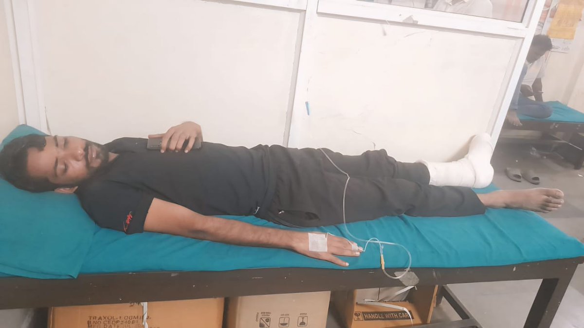 NiitishYadav's tweet photo. अध्यक्ष साहब @alokrajRSSB जी 
रीट लेवल 2 रिजल्ट के लिए सालभर से प्रयासरत इंतजार कर रहे और अब अस्पताल में जूझ रहे किशोर जी पूछ रहे रिजल्ट कब दोगे सर???????????
#लेवल_2_शेष_परिणाम_जारी_करो
#रीट_L2_भर्ती_पूरी_करो https://t.co/0LKwiHbC7Z
