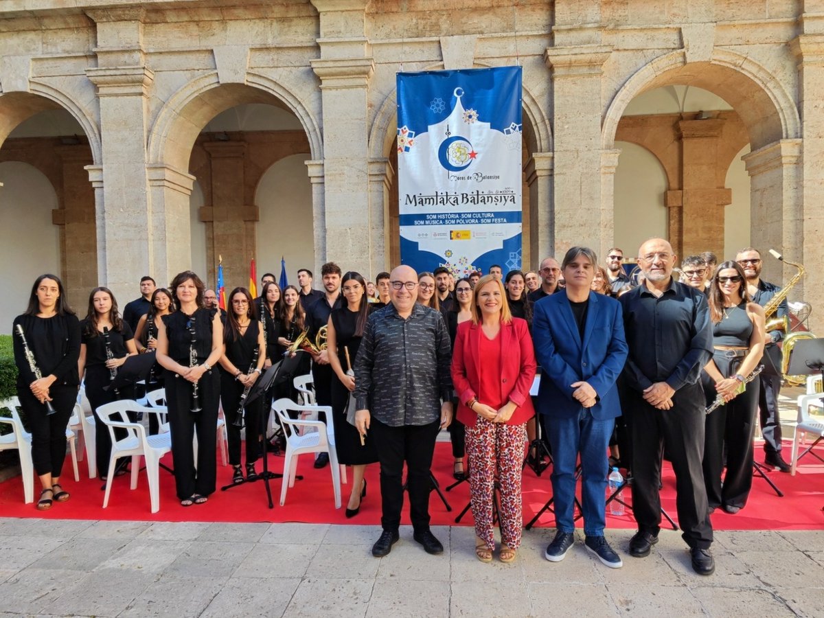 pilarbernabe's tweet photo. 🤩 ☪️✝️ La festa de Moros i Cristians arriba a #València i també arriba al Palau del Temple.
🎶 Gràcies a la banda de #Beneixida, gràcies als Moros de Balansiya, gràcies a @fevamic per fer de la música la nostra essència i senya d'identitat com a poble.
#9octubre #morosicristians