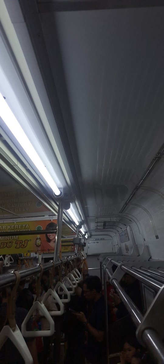 Hallo min, rangkaian no.7 (204-404 ,K1 191 99) Jakk-bogor kaya bau muntah/tai kucing ...19.35 di cawang  <a href="/CommuterLine/">KAI Commuter</a>