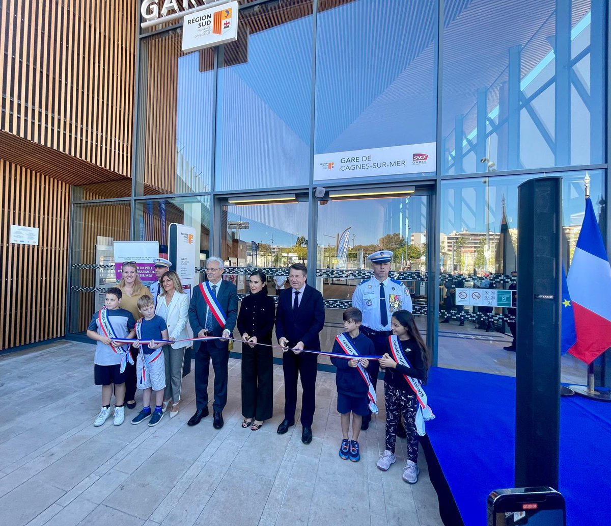 Marlene_Dolveck's tweet photo. Nouvelle gare à @VilledeCagnes ! Inaugurée en présence de @LouisNegreCSM et @cestrosi, ce projet audacieux redéfinit la mobilité dans la région
➕moderne et accueillant, ce hub multimodal est conçu pour accompagner le doublement du trafic d’ici 2035 https://t.co/mNHLGqDlBL