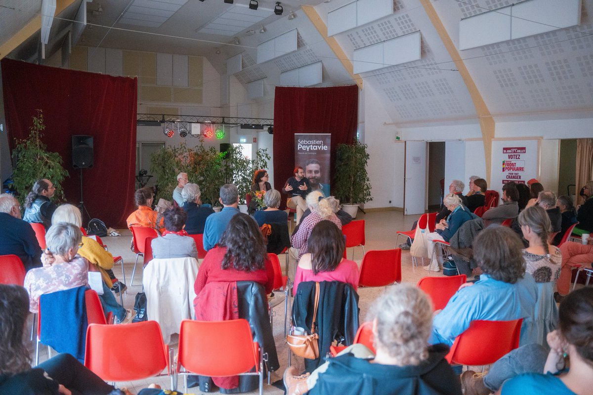 Sébastien Peytavie (@speytavie) on Twitter photo <a href="/LesJeunesG/">Les Jeunes Génération·s</a> <a href="/mathilde_hrd/">Mathilde Hériaud</a> <a href="/LayanJulien/">Julien Layan</a> <a href="/AgnesRobini/">Agnès Duprat-Robini</a> <a href="/loancannard/">Loan Cannard</a> Hausse du SMIC, justice fiscale et plus de services publics : vraiment inapplicable ? 💶
Table ronde sur le programme du NFP. <a href="/LesJeunesG/">Les Jeunes Génération·s</a> <a href="/mathilde_hrd/">Mathilde Hériaud</a> <a href="/LayanJulien/">Julien Layan</a> <a href="/AgnesRobini/">Agnès Duprat-Robini</a> <a href="/loancannard/">Loan Cannard</a> Hausse du SMIC, justice fiscale et plus de services publics : vraiment inapplicable ? 💶
Table ronde sur le programme du NFP.