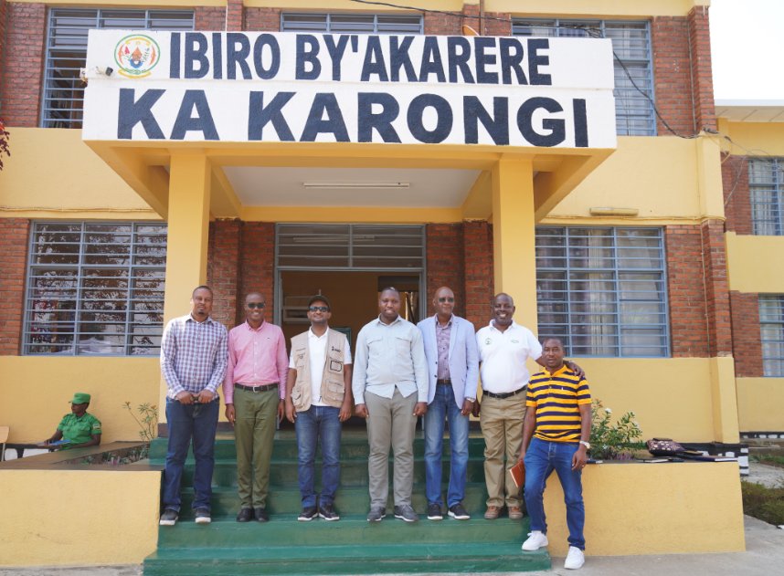 RwandAgriExport's tweet photo. The @IFAD mission team has concluded a 3-day field visit assessing the #PSAC Project's implementation across districts. Engaging with district officials and beneficiaries about the state of affairs, challenges, and innovative approaches has been the focus of these visits. https://t.co/3SebX93hWy