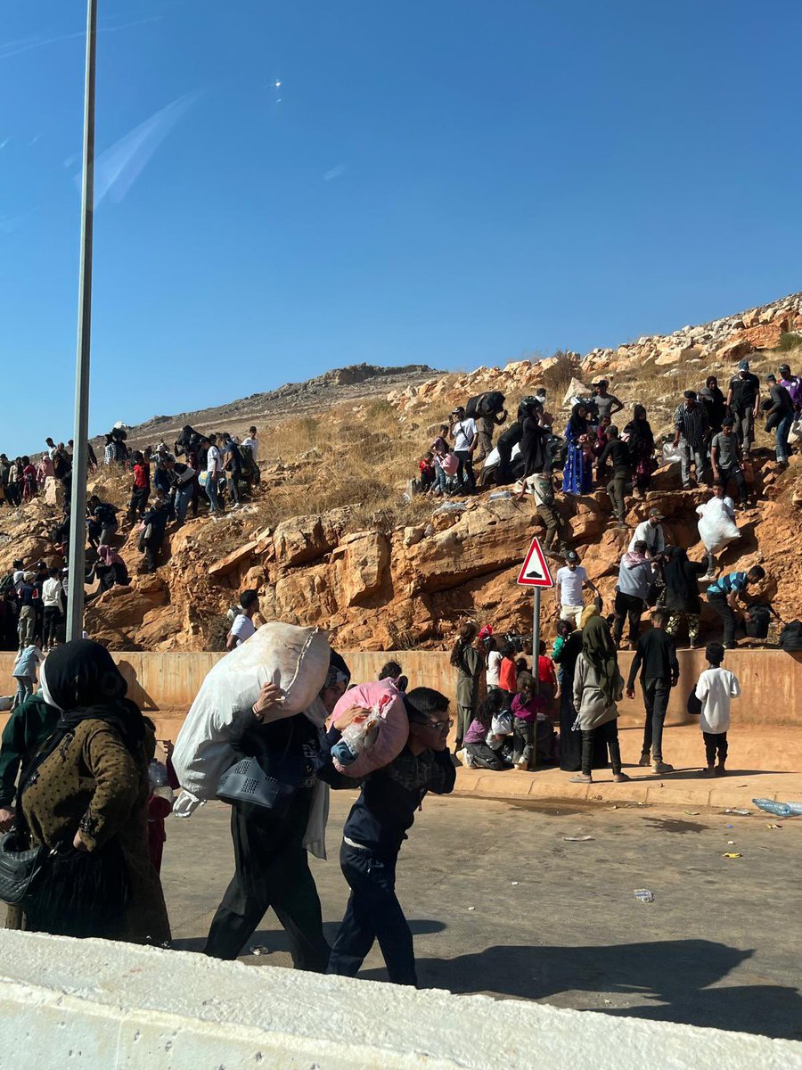 FilippoGrandi's tweet image. More than 50,000 Lebanese and Syrians living in Lebanon have now crossed into Syria fleeing Israeli airstrikes. Well over 200,000 are displaced inside Lebanon.

Relief operations are underway, including by UNHCR, to help all those in need, in coordination with both governments.