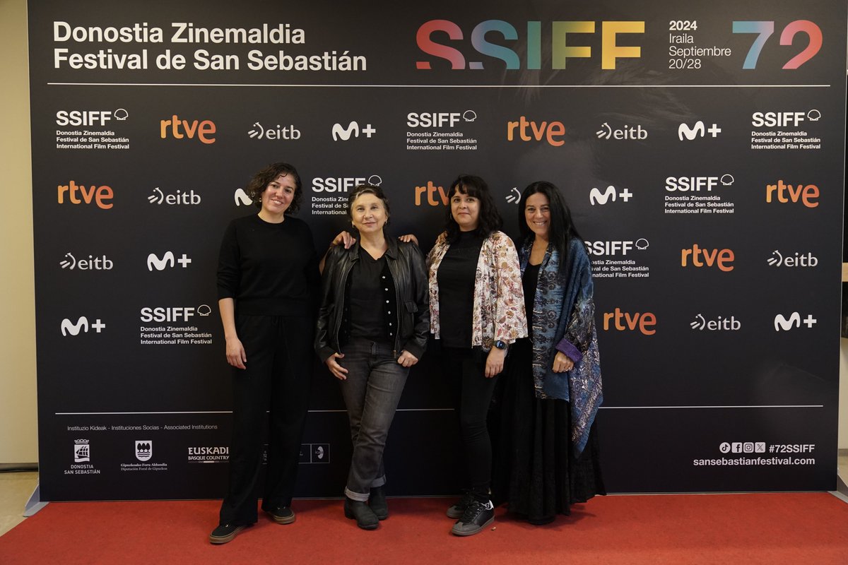 sansebastianfes's tweet photo. #72SSIFF 💛 Las directoras y productoras mexicanas @astridrondero y @fer_valadez han presentado @SujoMovie en #HorizontesLatinos, la historia de supervivencia del hijo de un sicario que muere asesinado.

[ENG] 💛 The Mexican directors and producers Astrid Rondero and Fernanda Valadez compete for the #HorizontesAward with Sujo, the story of a boy’s survival after the murder of his father, a hired killer.

📸 Iñaki Luis
