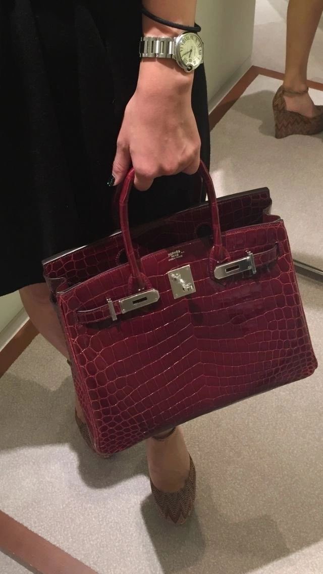 Diorgirlx's tweet image. cherry red