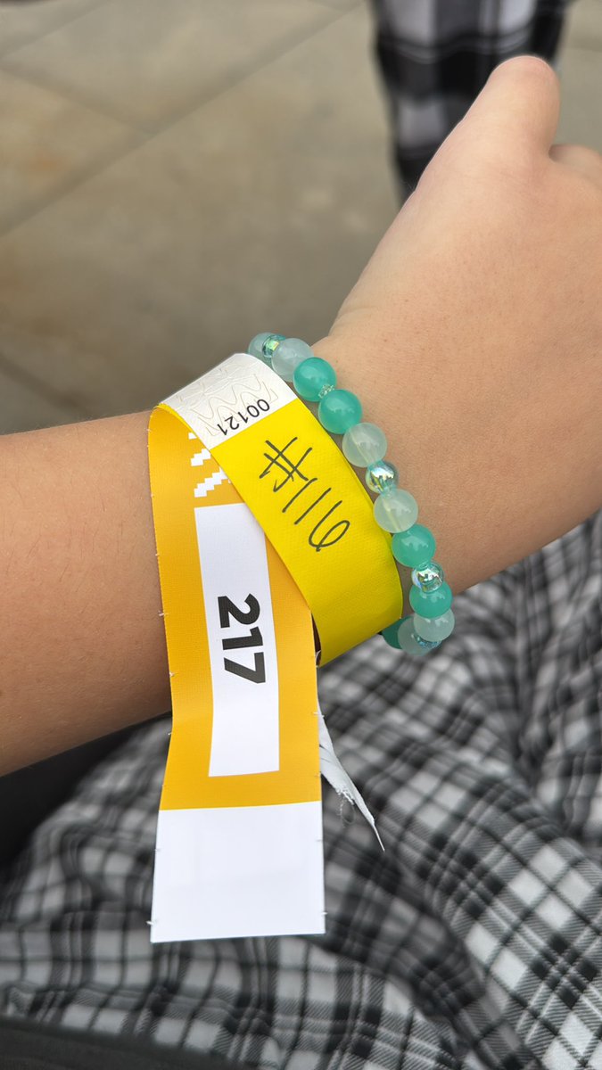 well my number doubled but i’m so excited for tonight! everyone have a good show 🫶🏻