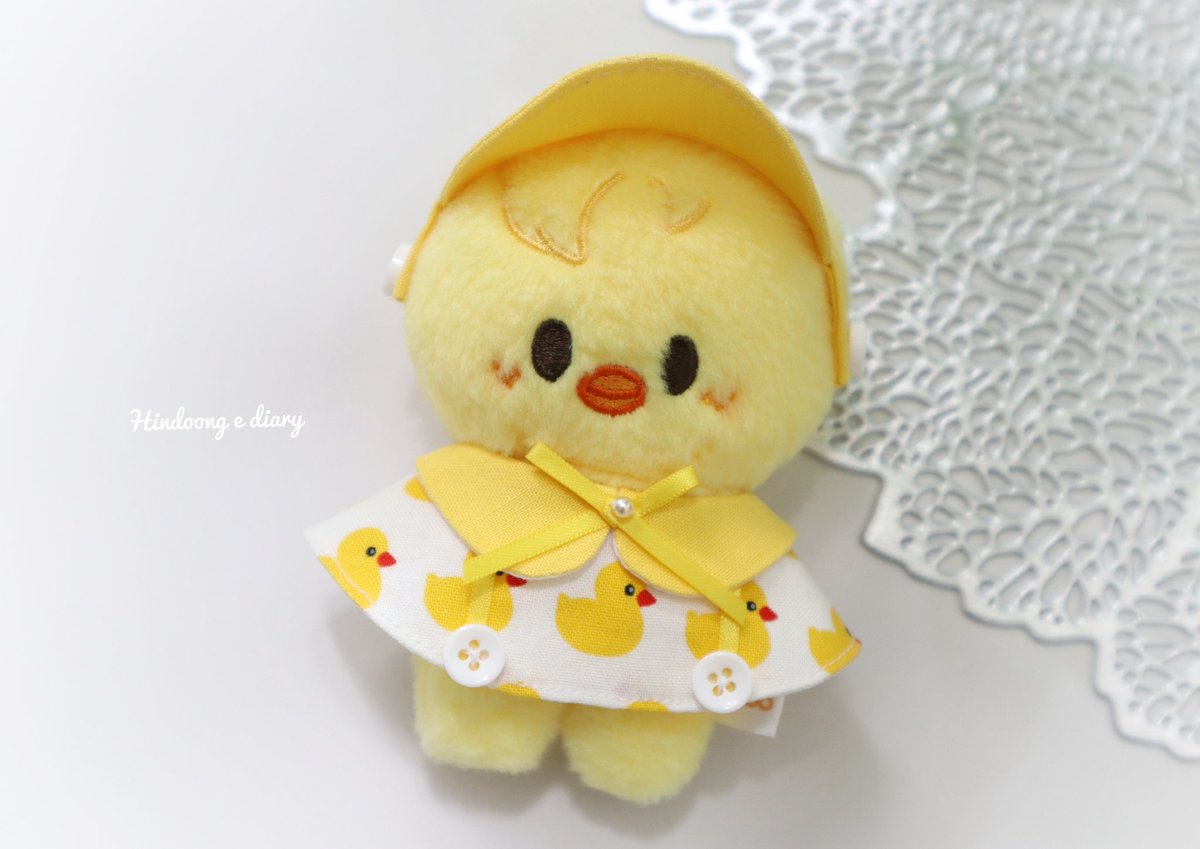 #스키주 #콩키주 #뽁아리 #솜인형옷 #10cm인형
🐥뽁덕 망토&amp;모자 (리뉴얼)

- 구성 : 망토+모자
- 뽁아리(10cm인형) 기준으로 제작하였습니다.
   그 외 인형 착용핏은 확인하기 어렵습니다.
- 배송은 10월 1일부터 가능합니다 ⁿ-ⁿ

📍윗치폼 참여 (🔗아래링크 클릭) 
witchform.com/deposit_form.p…