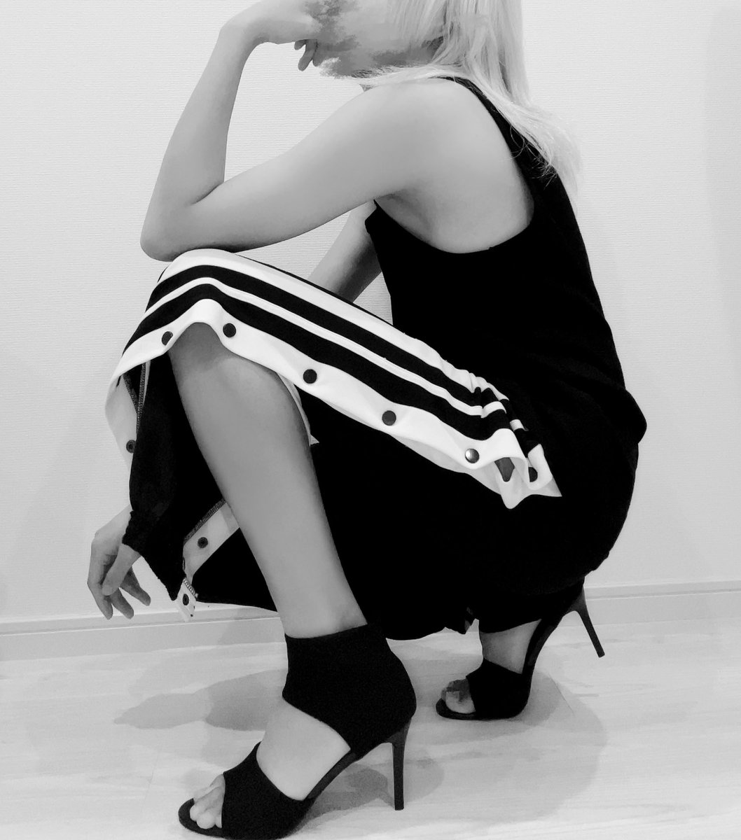 新しいハイヒールGET👠✨
.
.
これ凄く履きやすい‼️

自分の"好き"を"武器（個性）"にできるって
本当に素敵です。

#ピンヒール　#好きを大事に