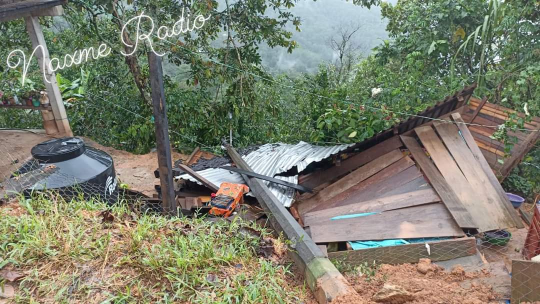 ViadaVicto92967's tweet photo. @lopezobrador_ @GobiernoMX @EvelynSalgadoP toda la montaña alta de Guerrero esta sin comunicación sin comida casas destruidas sabemos que no problemas del gobierno per responsabilidad es mantener a salvo a las personas porfavor no nos dejen en abandono hay muchas pérdidas https://t.co/6ZiUHxF7mM