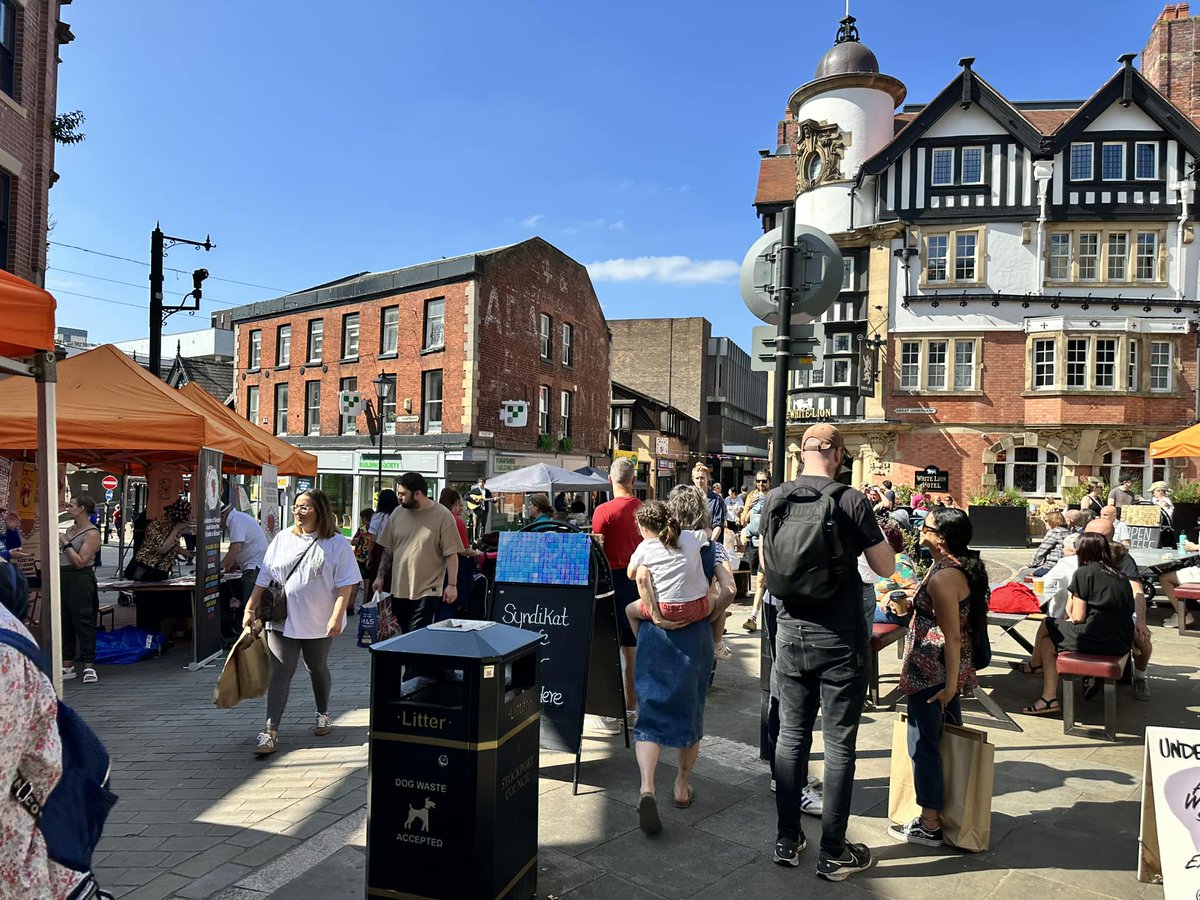 Stockport Underbanks looking fun! 
What's your favourite spot in Stockport? Let us know 👇 

Thank you to <a href="/onestockport/">One Stockport</a> for the photo

 #stockport #bestofmcr #visitmanchester #visitstockport #onestockport
