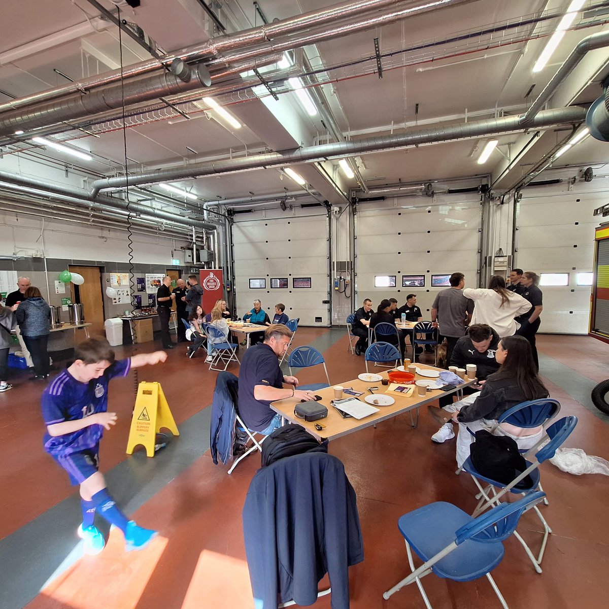 FBU_Scotland_EC's tweet image. Inverness fire station @macmillancancer coffee morning in association with @FBUScotland, @fbunational #DECON campaign in full swing! Thanks for the invite, it's always great to get a chance to catch up with the members on the branch.