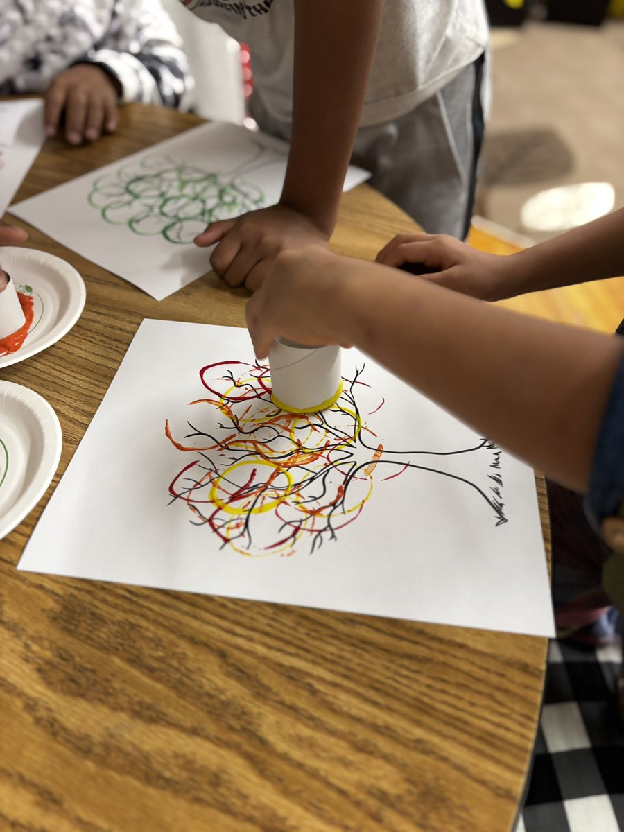 CarrieWhite55's tweet image. How do you know it’s fall? 🍂🍃🍁📚@GreatMindsEd @WitWisdomELA #Module1 #Team2in24