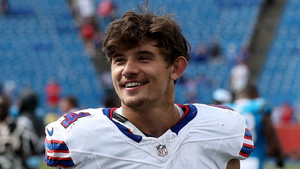 We are pleased to announce that current Buffalo Football LB and product of Lancaster, NY Joe Andreessen will be appearing at the Batavia Sports Card Expo <a href="/BataviaDowns/">Batavia Downs Gaming & Hotel</a> on Fri, Nov 1.  Signing time to be announced at a later date. Visit Legendsandstars.net to purchase tickets.