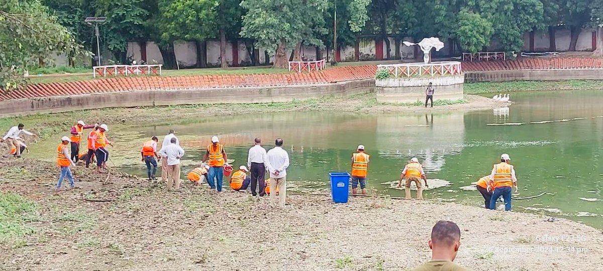 ProDefLko's tweet photo. #SWACHHTAHISEVA
As a part of #SwachhBharat Abhiyaan, an initiative to clean up #Phewa Tal Lake, Varanasi Military station was organised to protect our resources and environment..!
#SaveWater
#CleanStationGreenStation
#VaranasiMilitaryStation https://t.co/fK9fmuJdzT
