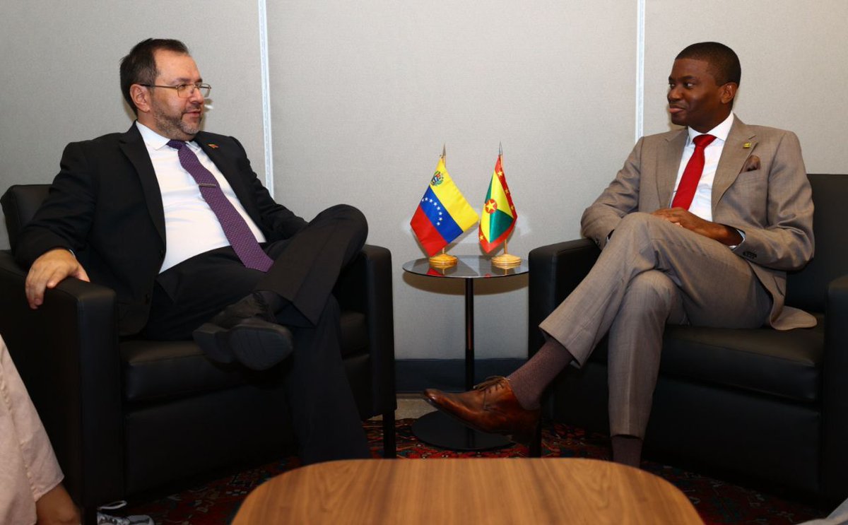 rasta_celestial's tweet photo. #Entérate|| Los gobiernos de Venezuela y Granada, revisaron la cooperación bilateral y la integración regional, especialmente, en el contexto de la ALBA-TCP que Venezuela fundó junto a Cuba el 14 de diciembre de 2004. ##RastaInforma https://t.co/qZ6fxy0Ijy