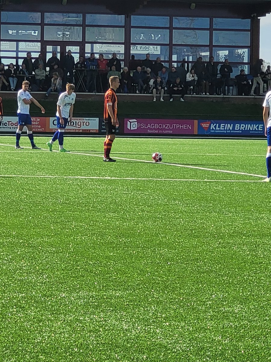 De bal rolt voor <a href="/vvsvi/">v.v. SVI</a>