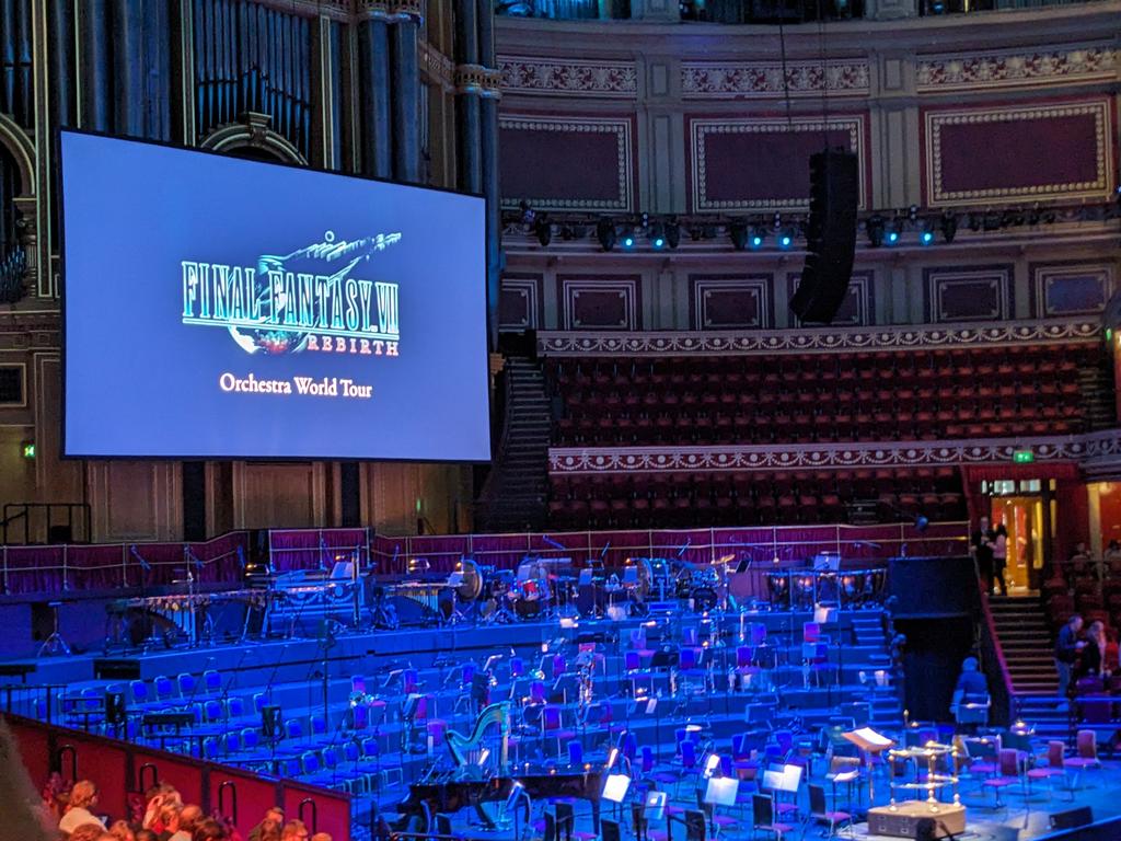 Hanging out with a cutie at the Royal Albert Hall 🎶