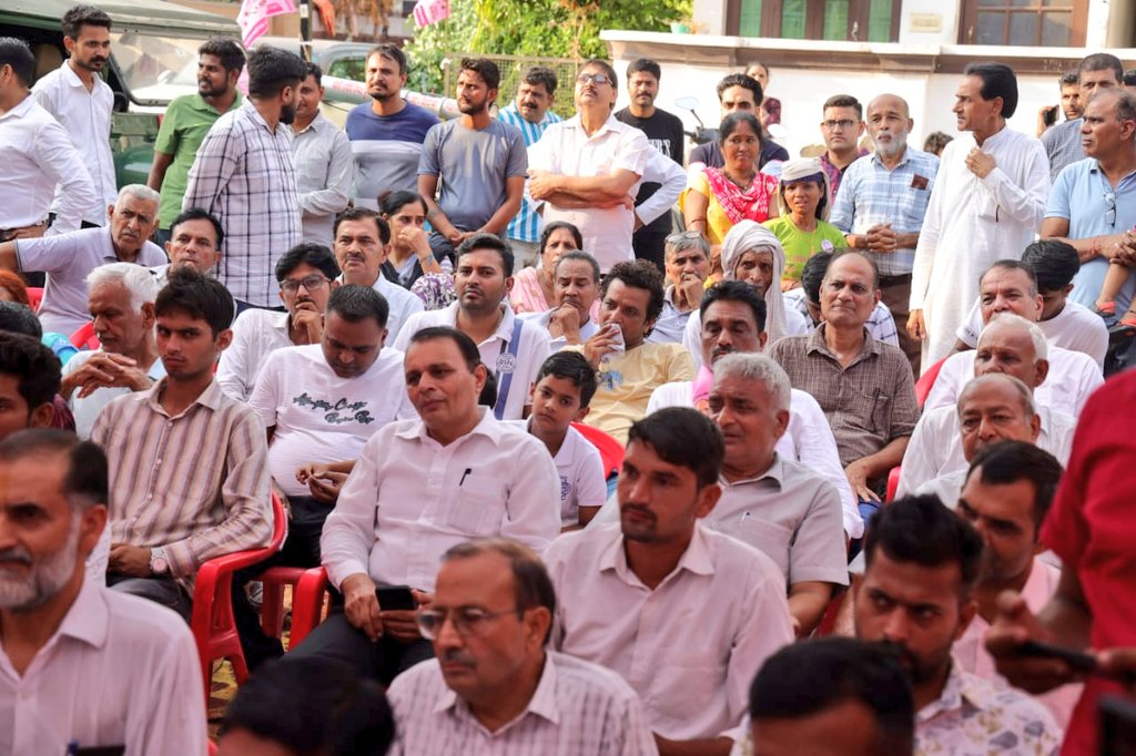 मेला ग्राउंड के मेरे परिवार से मिल रहे अपार स्नेह और समर्थन पर मुझे गर्व है। 5 अक्टूबर को बैटरी टॉर्च के निशान पर आपका कीमती वोट हिसार के विकास की दिशा को नई ऊंचाइयों तक ले जाएगा।

हिसार का विश्वास, परिवर्तन और विकास।
