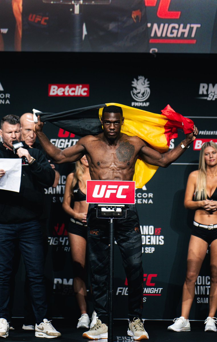 Cameradan__'s tweet photo. 3/3 #UFCParis https://t.co/yNBsbYavrL