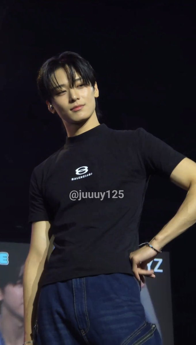 우리 주연이 부끄러움도 잠시
더비가 해달라면 짜잔 다해줌니다

핳모델포즈(부끄)                    짜잔