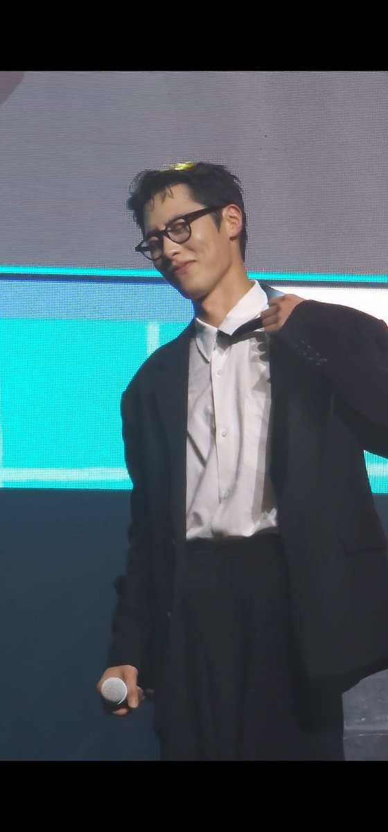 아니 포토타임 해준다며...우느라 까먹으신 리틀타이거....
ㅋㅋㅋㄱㅋㅋㄱㅋ

#leejaewook