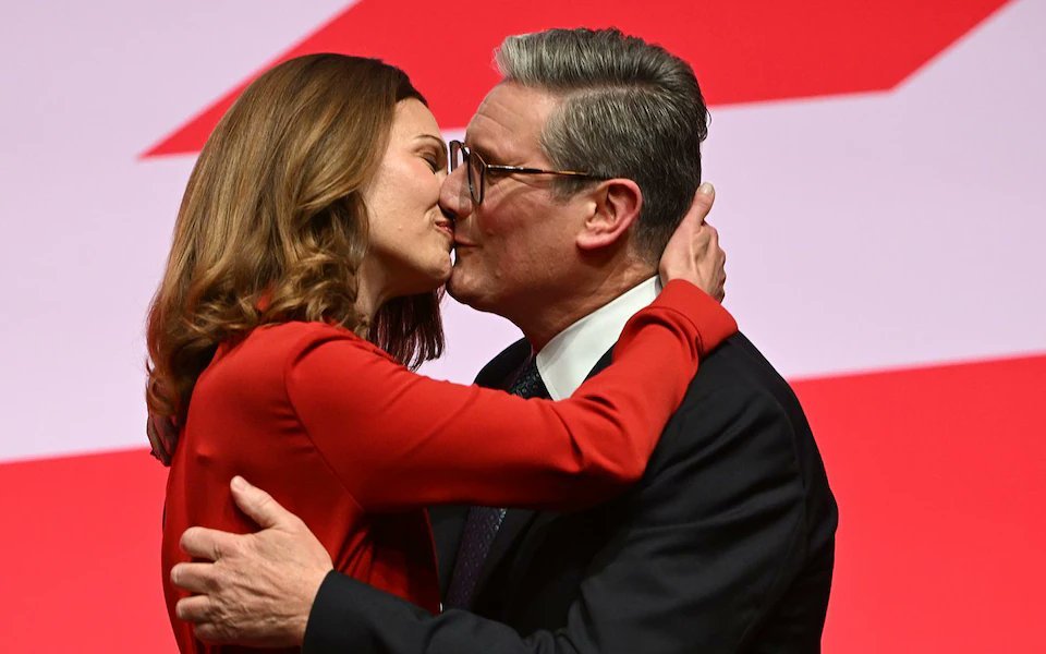 This is exactly the sort of kiss a totally gay man would force himself to give his beautiful wife when trying to convince photographers and the public that their marriage is genuine and he actually fancies beautiful women. 🤣🤣🤣
#QueerStarmer