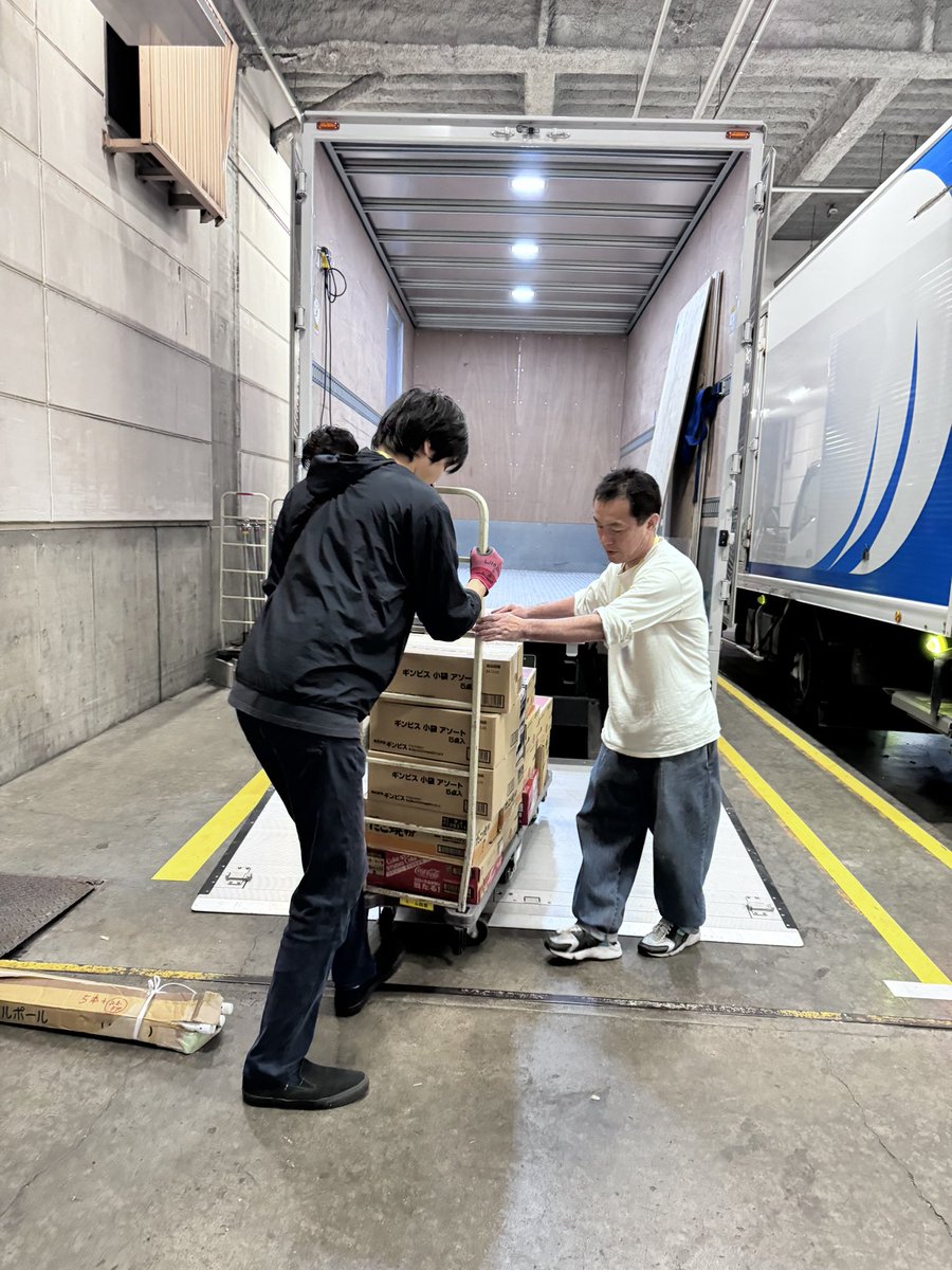 kuniimisa_ana's tweet photo. 明日はいよいよ
『トラックのがっこう』が
アリオ札幌で開催✨

企画・運営を担当していて
何度も打ち合わせを重ねて
���ツコツと準備を進めてきたイベント。

閉店後のアリオにて建て込み中。
たくさんの方に来てもらえるといいなぁ。
ドキドキ、、💓

景品いっぱいもらえるよ
https://t.co/s2B6H77JFO https://t.co/Ow2gXQpU7I
