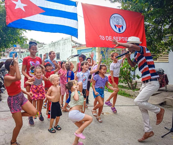 🇨🇺🤝🇻🇪Los CDR han aportado valiosas experiencias al Frente Continental de Organizaciones Comunales, y Cuba como guía para constituir la Patria Grande y el mundo mejor que necesitamos. #CDRCuba #CubaPorLaVida #CubaCoopera <a href="/cubacooperaven/">Brigada Médica Cubana en Venezuela</a> <a href="/Cubacooperabol2/">Brigada Médica 🇨🇺 Bolívar🇻🇪</a> 
<a href="/EVARISTORODRG22/">EVARISTO RODRÍGUEZ</a>