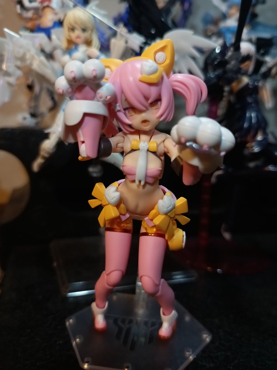 V91044337's tweet photo. マオちゃん武装モード！
ちっちゃい娘にデカ武器はいいぞ
こっちのモードではデフォのピンク髪にしてみました〜
オマケにガンナーちゃんとの比較
並べると分かりやすいけどちっちゃい！！！
#かなラボ投稿 https://t.co/EGhbF22x47