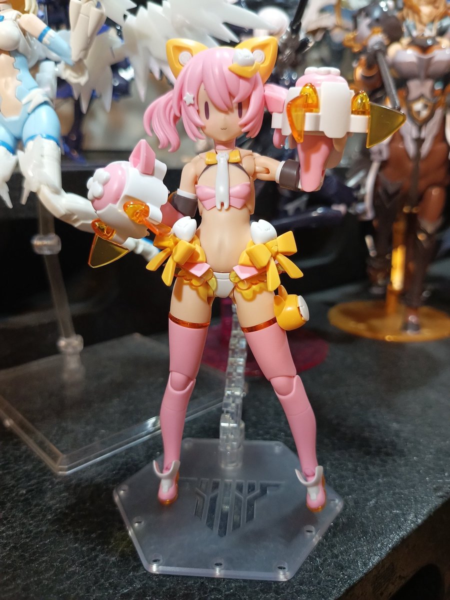 V91044337's tweet photo. マオちゃん武装モード！
ちっちゃい娘にデカ武器はいいぞ
こっちのモードではデフォのピンク髪にしてみました〜
オマケにガンナーちゃんとの比較
並べると分かりやすいけどちっちゃい！！！
#かなラボ投稿 https://t.co/EGhbF22x47