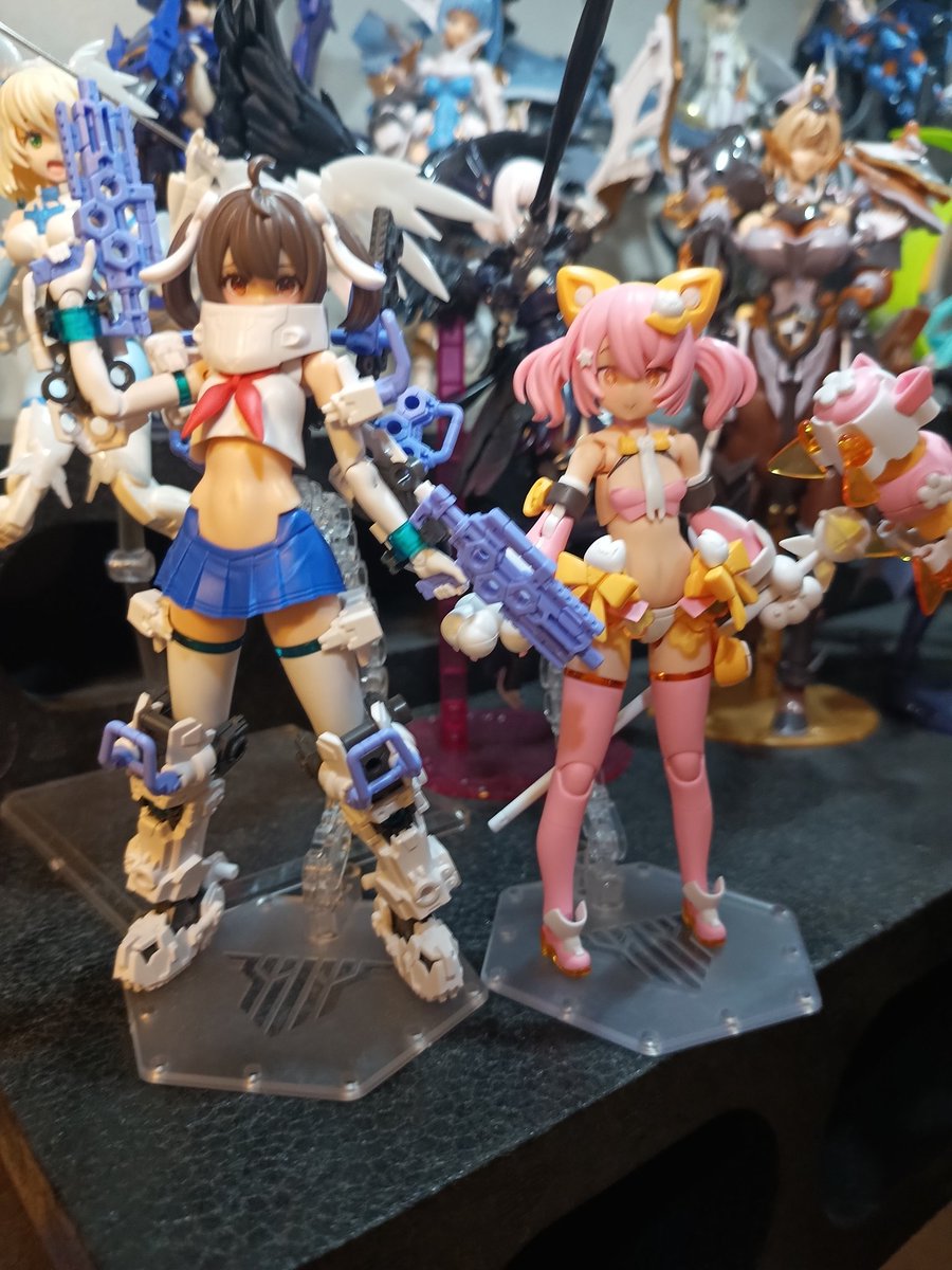 V91044337's tweet photo. マオちゃん武装モード！
ちっちゃい娘にデカ武器はいいぞ
こっちのモードではデフォのピンク髪にしてみました〜
オマケにガンナーちゃんとの比較
並べると分かりやすいけどちっちゃい！！！
#かなラボ投稿 https://t.co/EGhbF22x47