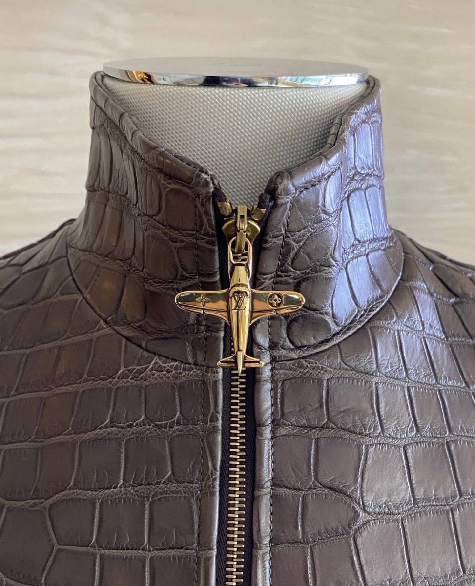 Shtreetwear's tweet photo. LV Details by Pharrell ✈️