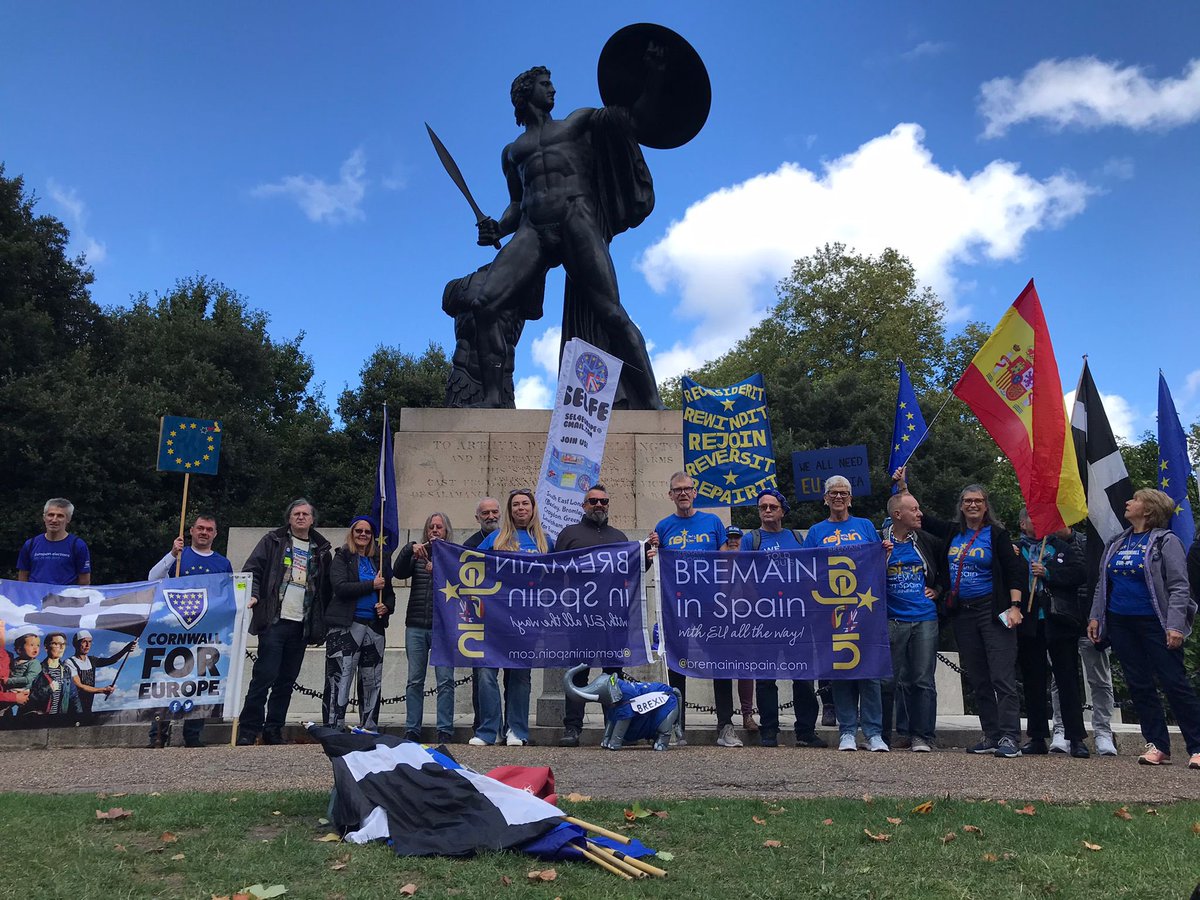 Lambeth4Europe's tweet photo. Great to see so many patriots from up and down the UK as well as from Spain at today's #MarchForRejoin.  It's not just Londoners who are impacted by the Brexit damage it is businesses and people up and down the country.  @UKLabour we hope you can hear us! https://t.co/UqvjEodFkI