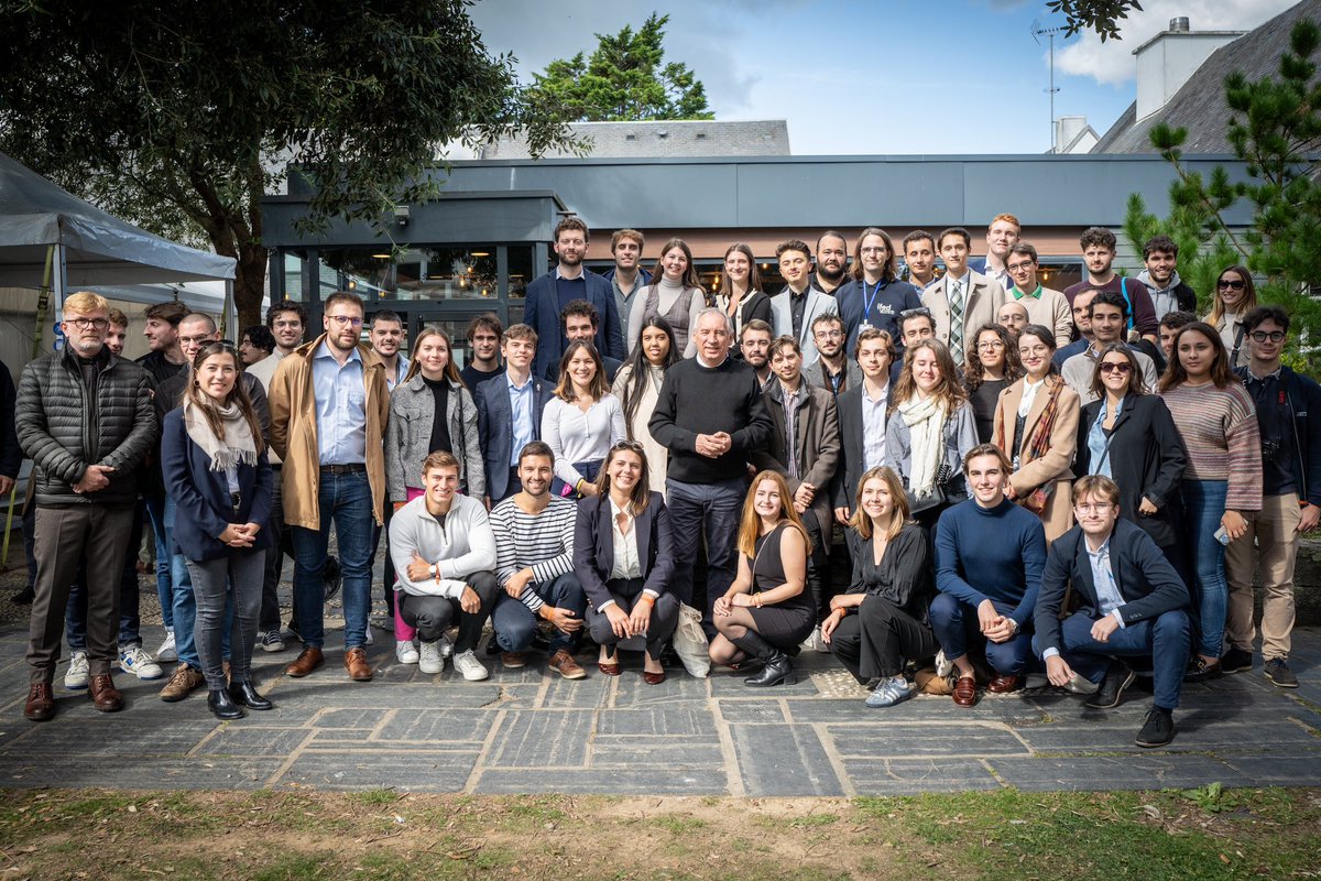 La famille <a href="/J_Democrates/">Jeunes Démocrates</a> à #Guidel2024 ✨🧡