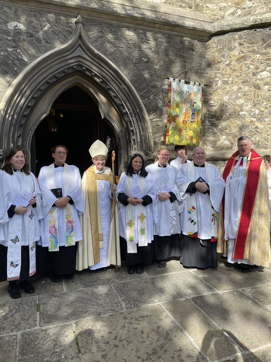 janesrichards's tweet image. No better way to spend a Saturday morning than seeing this glorious crew being ordained priest 🙏 @chelmsdio #chelmsdionewpriests