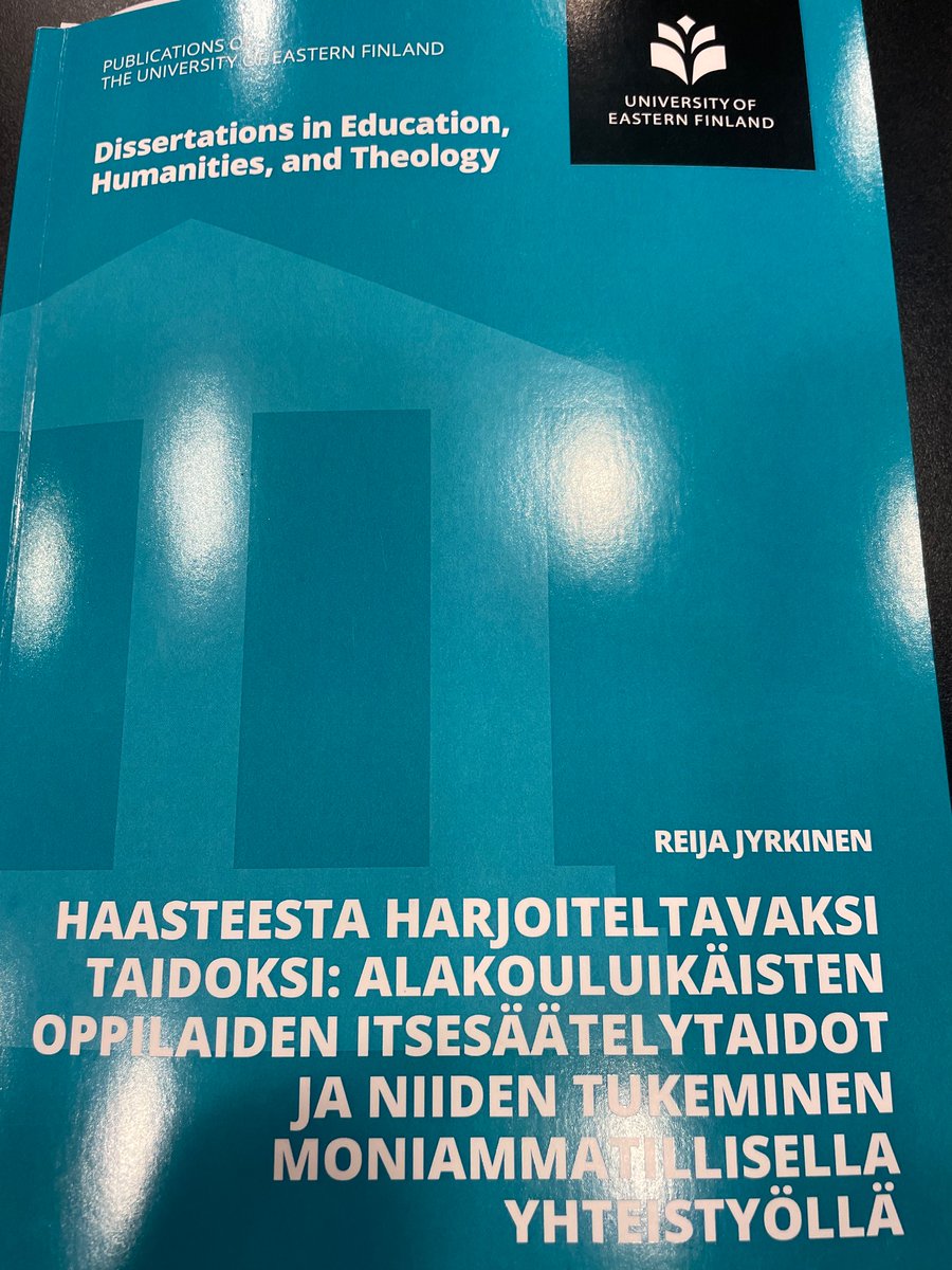 Värikäs loppuviikko; Keskusteleva väitöstilaisuus, ohjaajallekin sopeva. Perään lämmin karonkka karjalaisittain ja kotoisia herkkuja🎩🍂🍄‍🟫