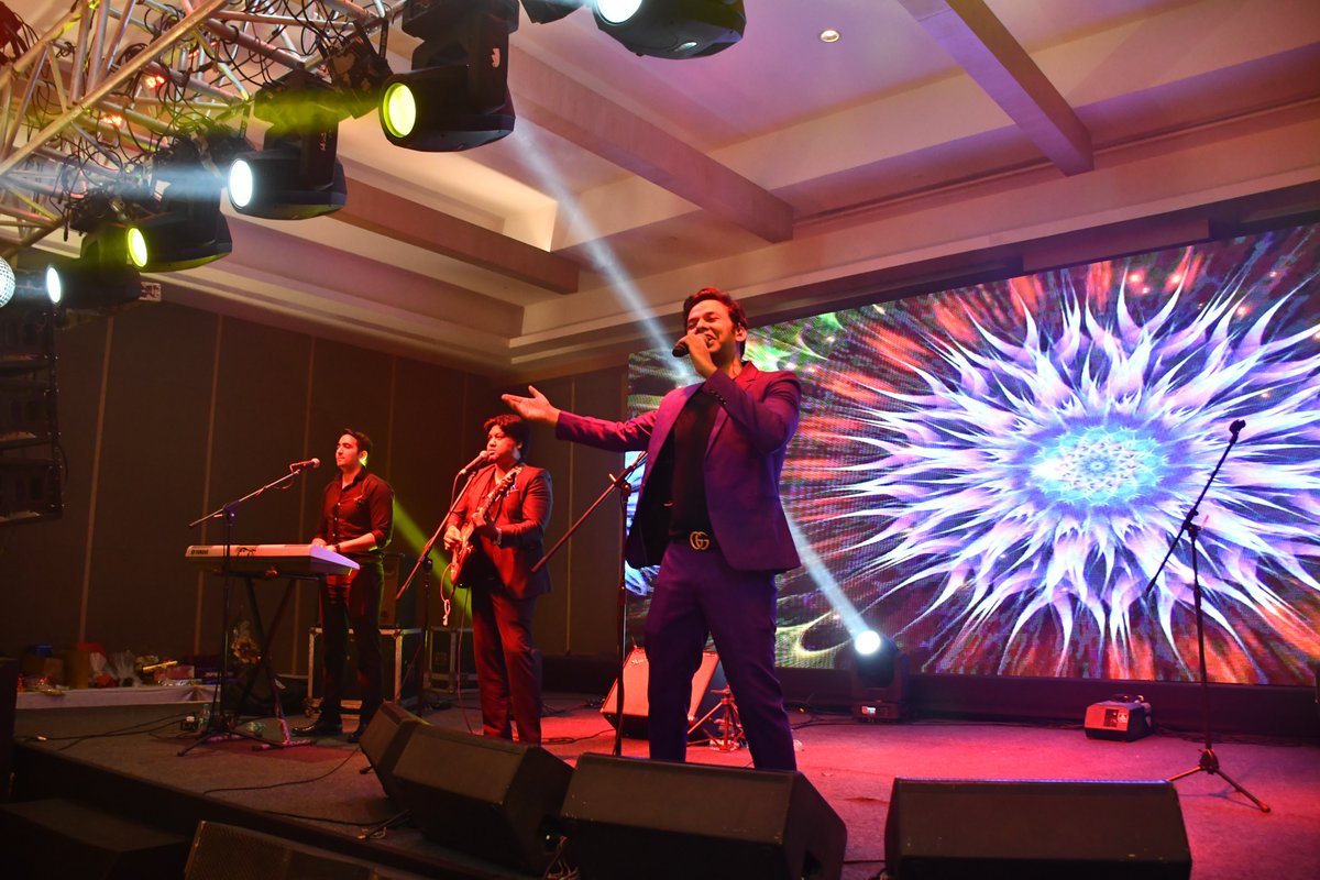 showtimeeventz's tweet image. Live Singers for retirement party.

Celebrate Your Wedding, retirement party, anniversary, Sangeet and Parties with Popular Singers &amp;amp; Bands.

#Livesinger #Liveband #Showtimeevent #Singers #Eventplanner