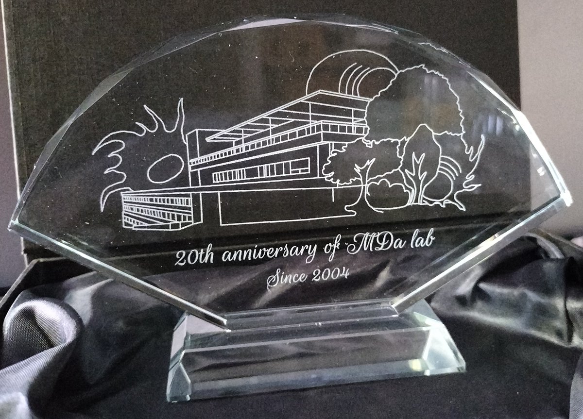 Happy to have celebrated the 20th anniversary of my team, <a href="/MDaLab/">MDA-Lab</a>, <a href="/CIML/">claudia isabel</a>, with all the wonderful current members who offered me this beautiful souvenir! Look for the resting versus activated plasmacytoid dendritic cells !