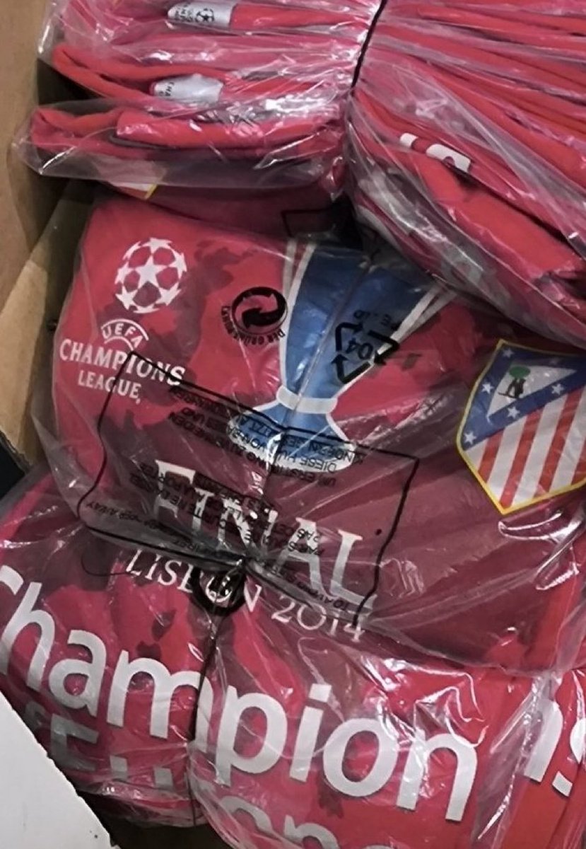 Pues nada, un pedido de mascarillas que irá al mismo almacén que estas camisetas...