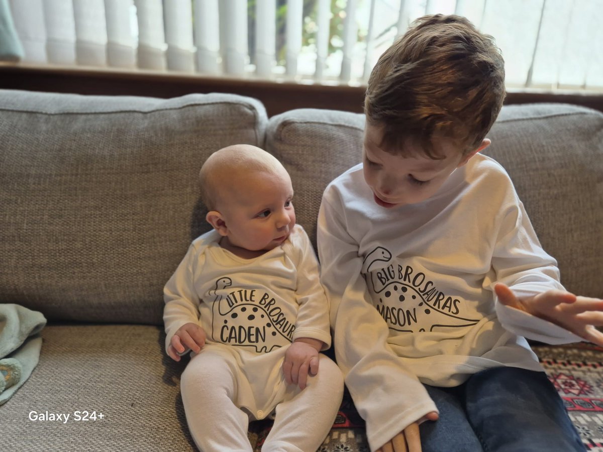 R O B B E H tweet media