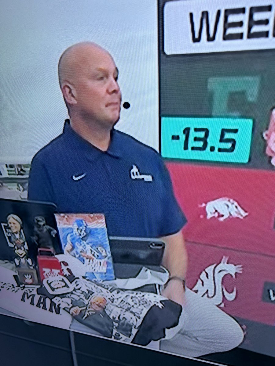 BeckTaylor's tweet photo. Do I see Stanford Steve wearing a Samford Bulldogs shirt?!? #GoBulldogs #AllForSAMford #SamNotStan https://t.co/kaPhNuZe2R