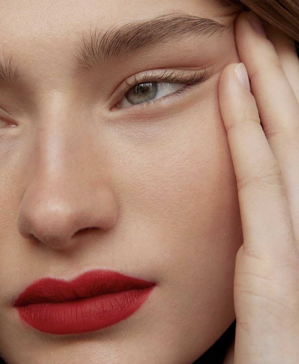 Lisa_Eldridge's tweet image. Gorgeous work! @aimeejoycemakeup ♥️

💄 Velvet Ribbon

Photography: @lucykinnen_
Model: @lindseylenoard

#lisaeldridgemakeup #lisaeldridge #shoot #editorial #photography #ribbon #lipstick #red #makeupbyaimeejoyce