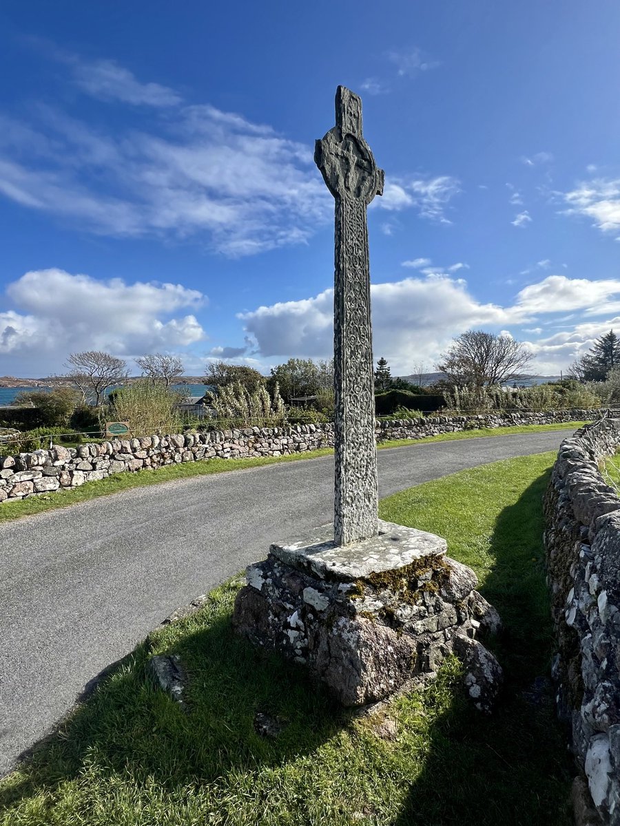 kilted_guide's tweet image. Lovely brisk day for a walk around #iona, including a climb up Dun Auchabhaich with its lovely views, and one of my favourite #trigpoints (and a #rainbow for good measure)  @STGAguides #britainsbestguides #bluebadgetouristguide #professionaltouristguides