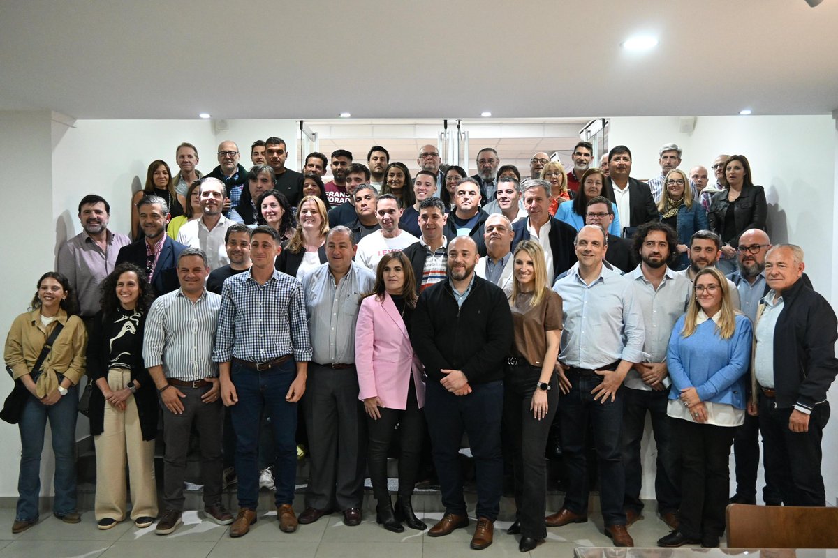 pablogfarias's tweet photo. Consolidamos la Mesa Local de #Unidos de la ciudad de Santa Fe
Con el diálogo como primera herramienta, los partidos del Frente Unidos trabajamos de manera coordinada, con una visión amplia y estratégica para la transformación de Santa Fe desde el territorio. https://t.co/1IDjviejGj