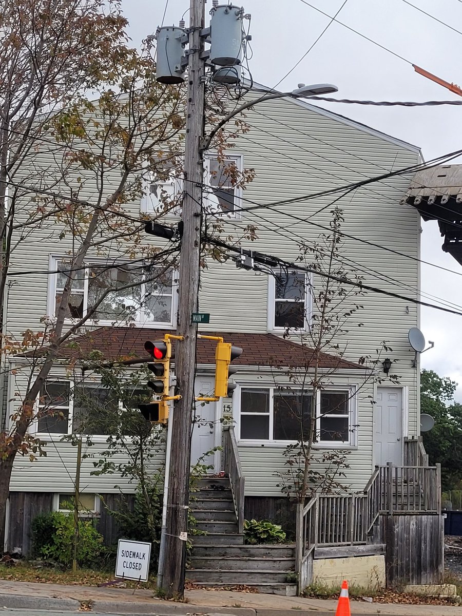 SammyKatCosplay's tweet photo. Building coming down in Fairview. https://t.co/4Tf65whhqr