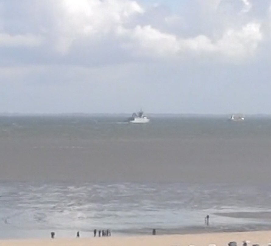 WarshipCam's tweet photo. German Navy Baden-Wurttemberg-class frigate FGS Nordrhein-Westfalen (F223) coming into Wilhelmshaven, Germany - September 28, 2024 #fgsnordrheinwestfalen #f223
SRC: webcam https://t.co/ZzuavdYgiX