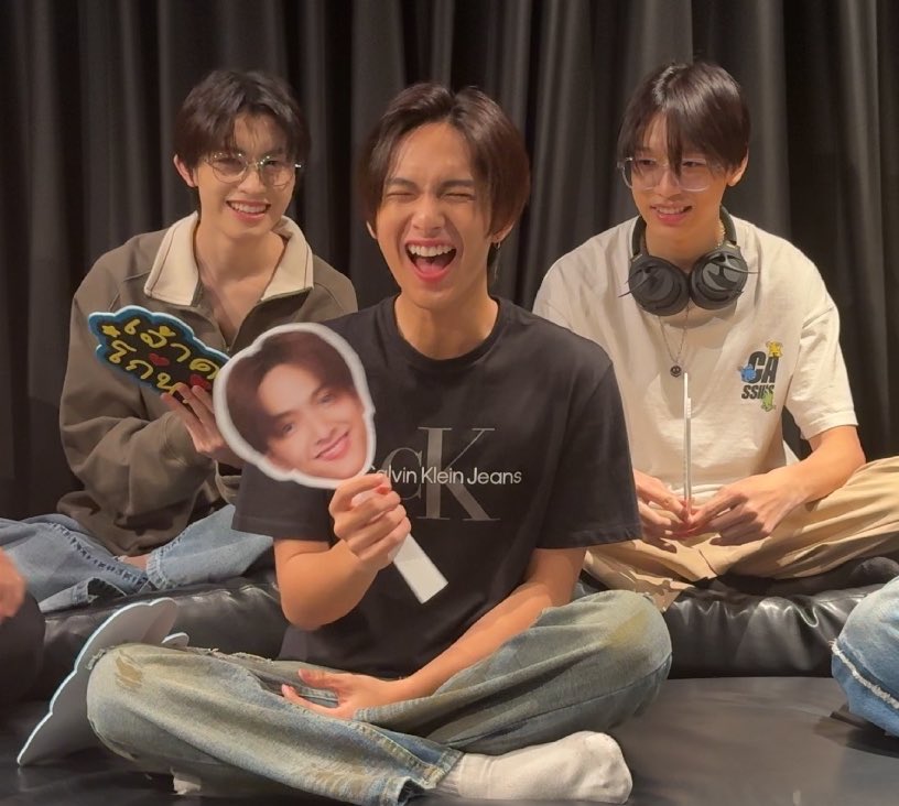 jnpb470's tweet photo. แมวขาว น่ารัก เรียบร้อย ขี้เขิน
แมวส้ม ซุกซน สดใส ร่าเริง
แมวดำ สุขุม เซกซี่ น่าค้นหา https://t.co/Yqkf7PvyMw
