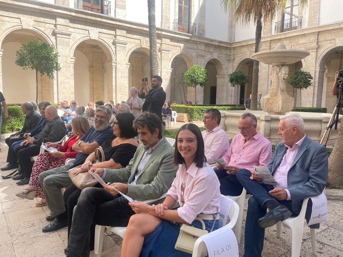 nuria_llopisb's tweet photo. Hoy ha sido un día especial para los Moros de Balansiya.
En conmemoración a un año tan importante para ellos y con motivo de la Capitanía Mora han presentado 'Mamlaka Balansiya', a cargo de l'Agrupació Musical de #Beneixida.
Gracias por dejarnos compartirlo junto a vosotros https://t.co/3TSDQP3tjR
