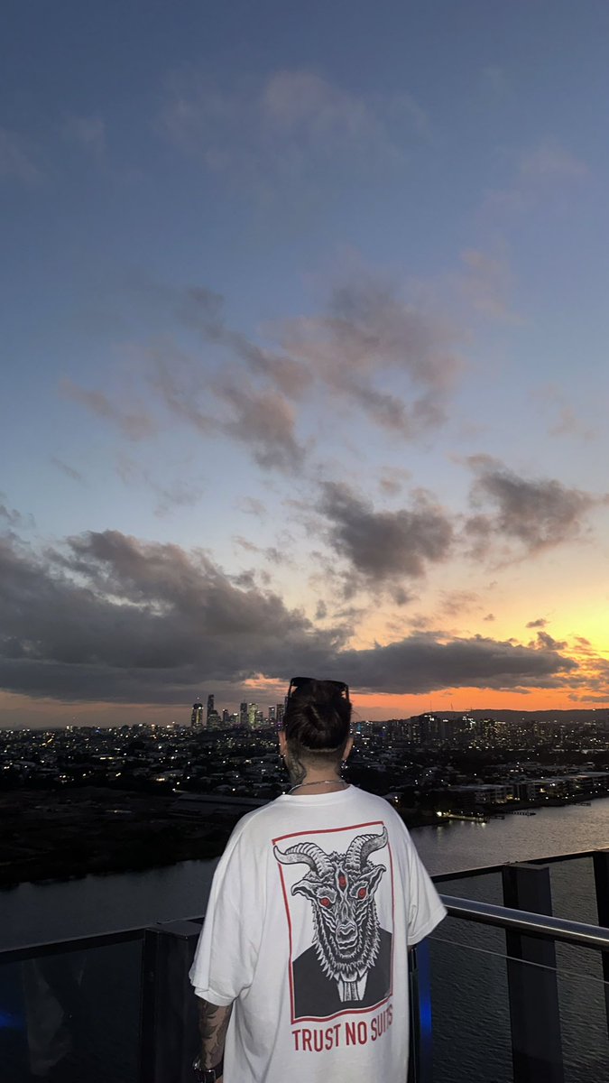 lickthepaper👅 tweet media